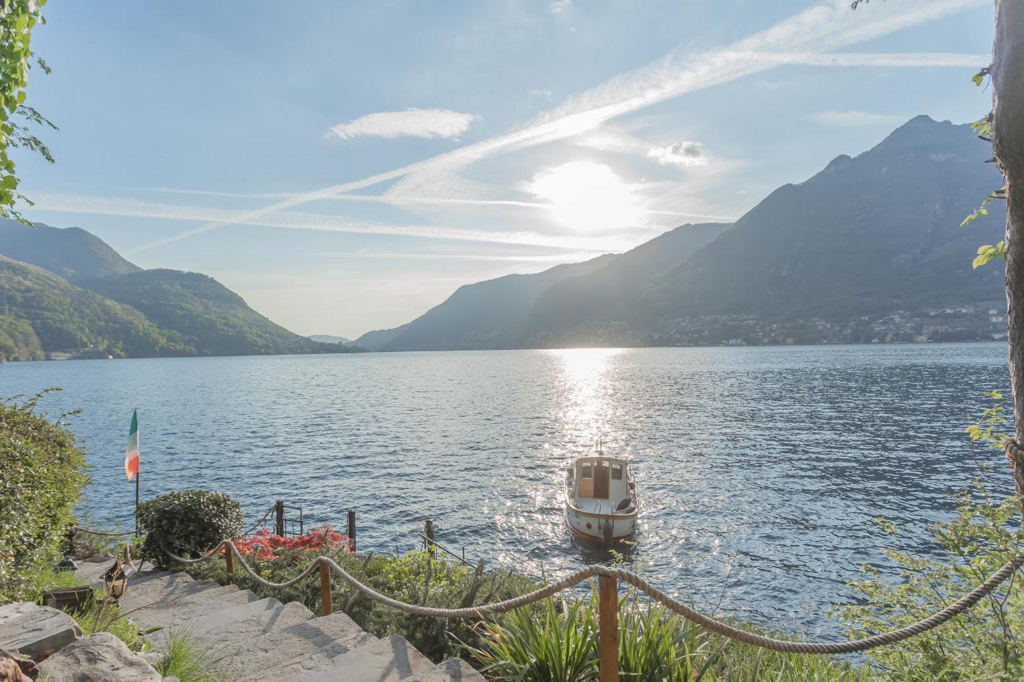 The Writer'S Nest Waterfront Villa By Rent All Como Faggeto Lario Esterno foto