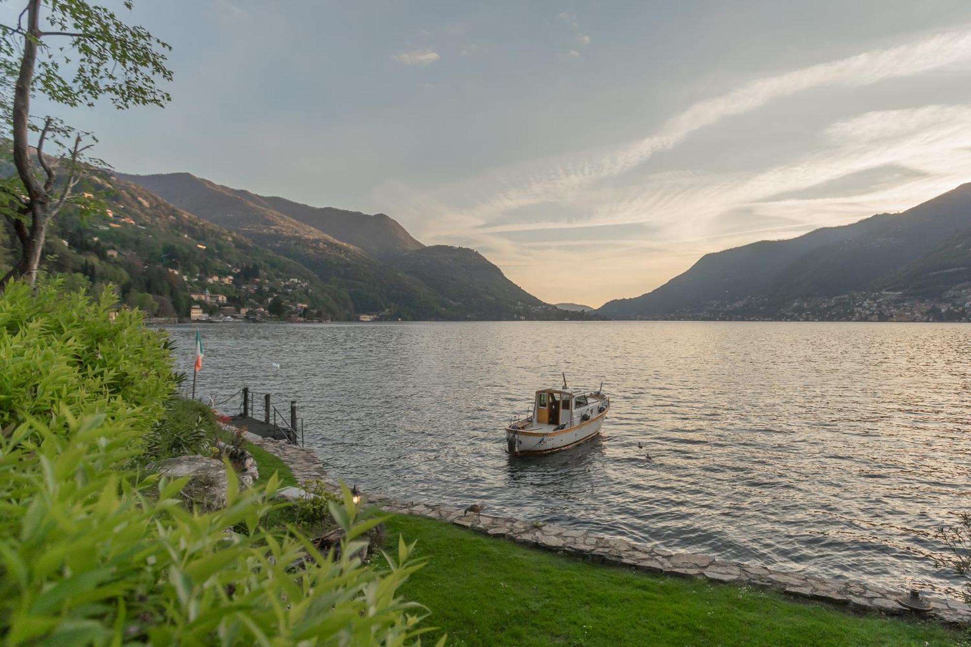 The Writer'S Nest Waterfront Villa By Rent All Como Faggeto Lario Esterno foto